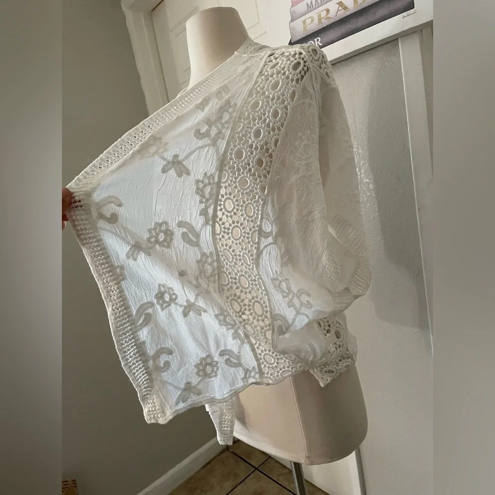 Vince Camuto Lace Crochet Topper size 0S - Picture 6 of 9